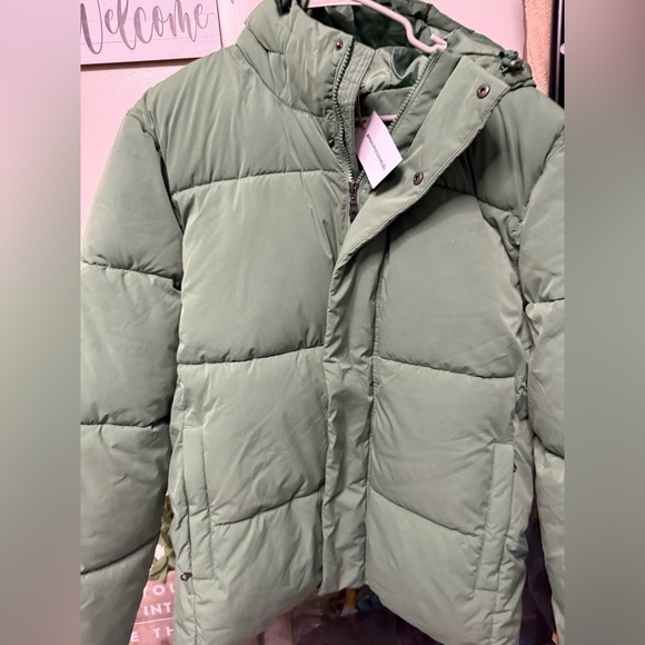 Amazon Essentials Men's Mid-Length Hooded Puffer Coat
L - Picture 5 of 7